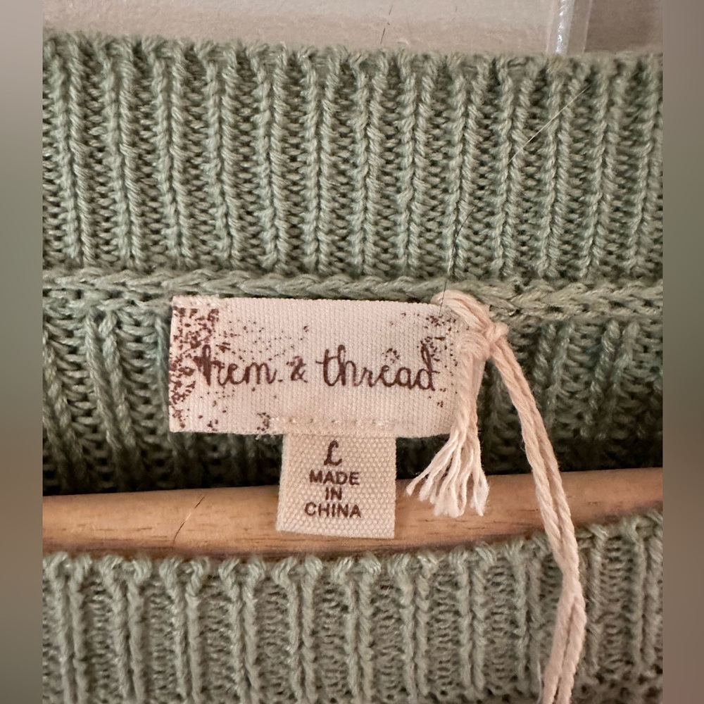 Hem & Thread Sweater BNWT - Picture 2 of 2